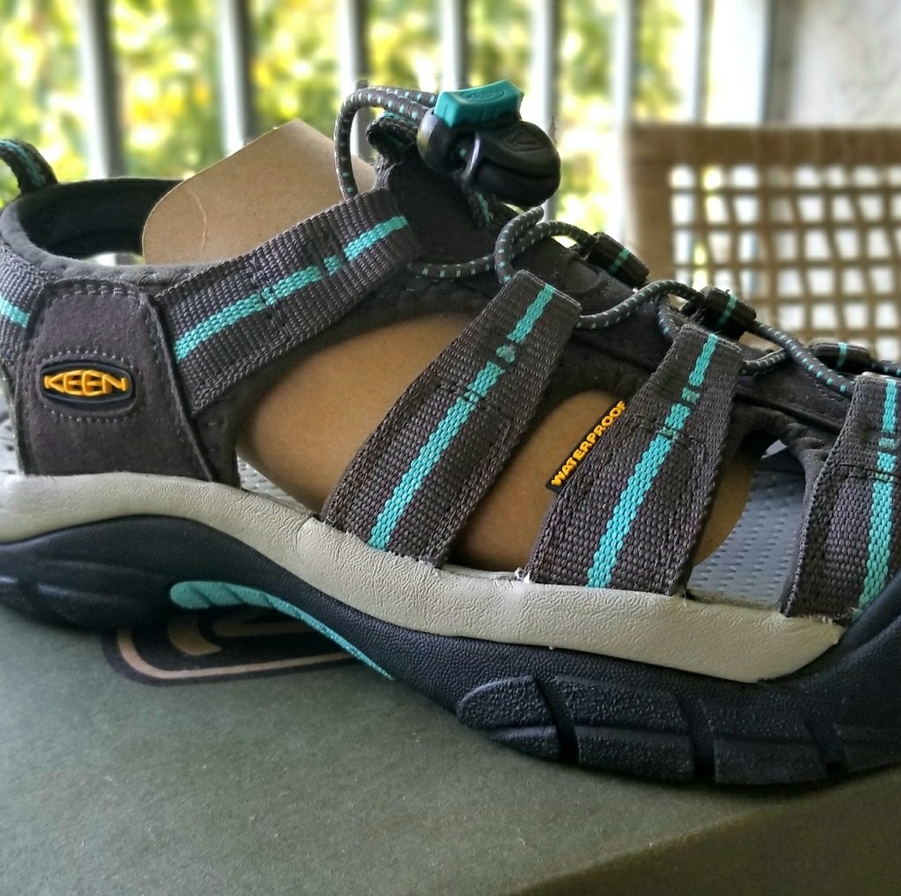 KEEN hiking waterproof shoes